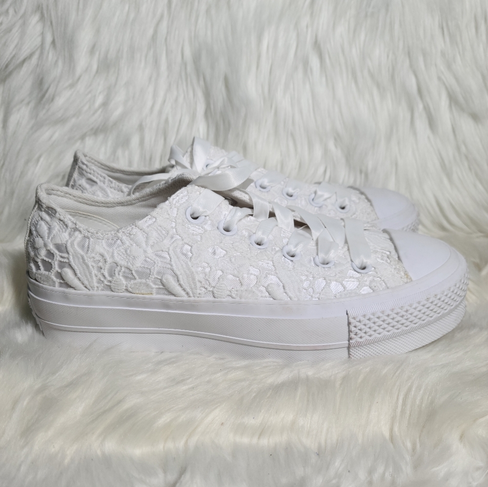 Converse Chuck Taylor All Star Lift Platform White Women 7 NWOB - Picture 2 of 6